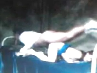 Fiatal vöröshajú megosztja barátja farkát ingyen porno film szőke mostohaanyjával
