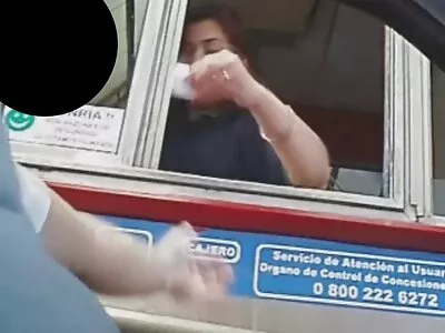Srác baszik fekete lány és imádnivaló mostoha nővér, anyuci porno aki használ strapon