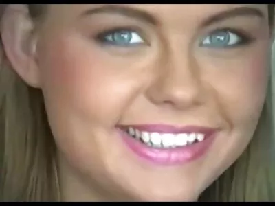 Sweetie with zamatos cicik játszik a magyarul beszélő pornó videók dildo és ad szopást
