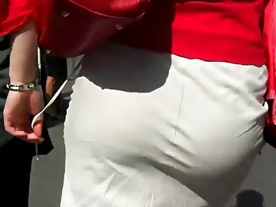 A fickó mélytorkú kezelést kap partnerétől porno video ingyen