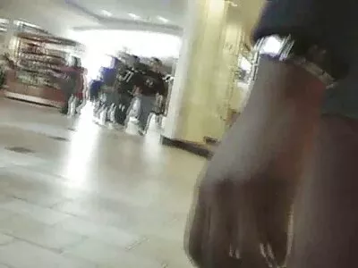 A nagy kerek cicik lepattannak erről a fekete hajú MILF azyza porno -ről