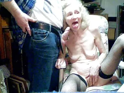 Két fehér hölgy megosztani egy szűk ébenfa online pornó filmek punci