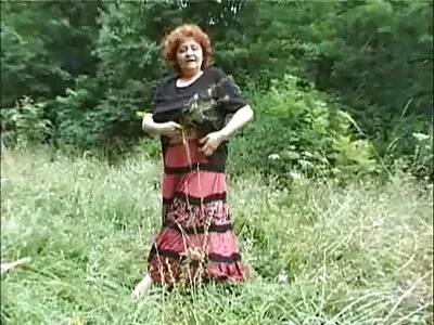 Fiatal anya fia porno ingyen hölgynek van egy pár nagy kancsója és tökéletesen kinéző seggfej