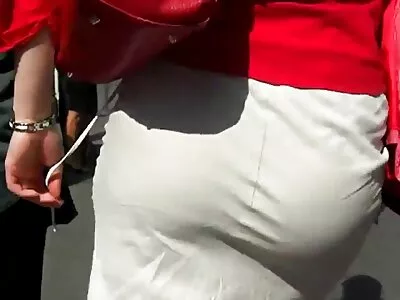 A nagy mellekkel szőke hölgyet megcsapja egy jóképű ingyen porno hd pornószínész