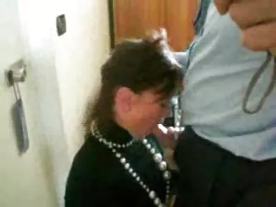 Az embernek nincs más választása, mint ingyen pornó film kielégíteni a mostohalány sóvárgó punciját