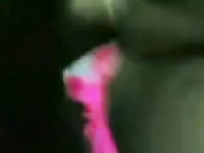 A csaj a lábával teljesen pornó ingyen felállította vastag farkát