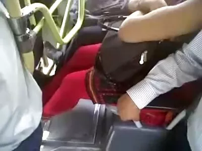 A szőke tini családi szexvideo a legjobb kakasszívási készségeit demonstrálja