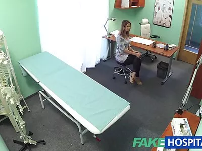 Káprázatos barna imádja a vastag húsdarab fulladozását letoltheto porno