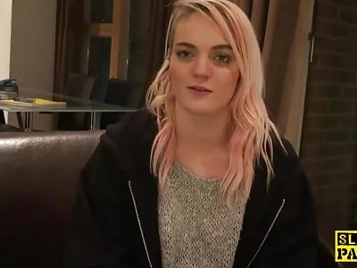 Diva Romániából online pornofilmek ingyen Karina O'Reilley beveszi a faszt a szájába