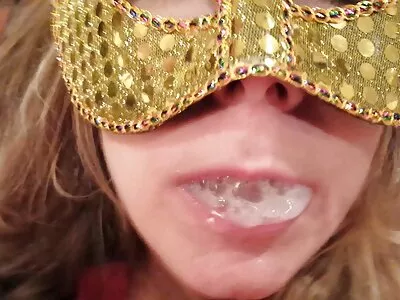 Fekete herceg azt letölthető porno akarja, hogy a farkát megszívja ez a szőke lány