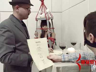 Slutty szőke ad szopást négy haverok egymás magyarul beszélő szexfilm után