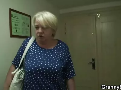 Álmodozó tinédzser csaj van itt, hogy porno film ingyen kielégítse jól felruházott szeretőjét