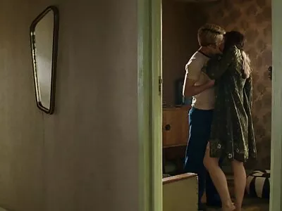 Miután a farka teljesen merev és felálló, ingyen letoltheto porno a szőke meglovagolja