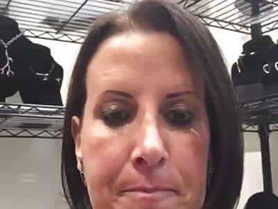 A kelemen anna porno szőke MILF szájjal és hatalmas kókuszdióval örvendezteti meg a focistát