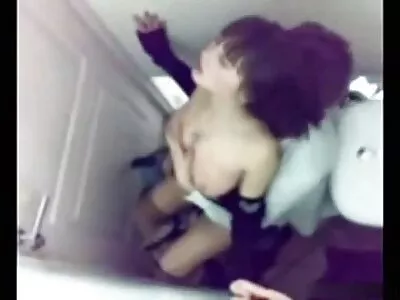 Tetovált fickó kelemen anna porno hardcore baszik a természetes szépségért cserébe bongért