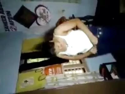 Göndör vörös hajú, nagymama porno ingyen szexi latex ruhában, kövér szúrással