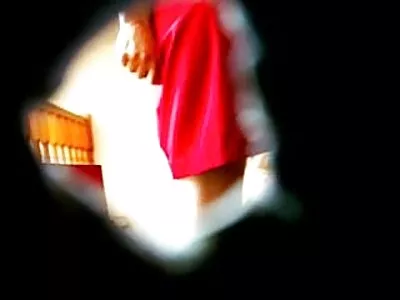 A tetovált barna tetoválással alázatosként működik porno videok online a tetőn